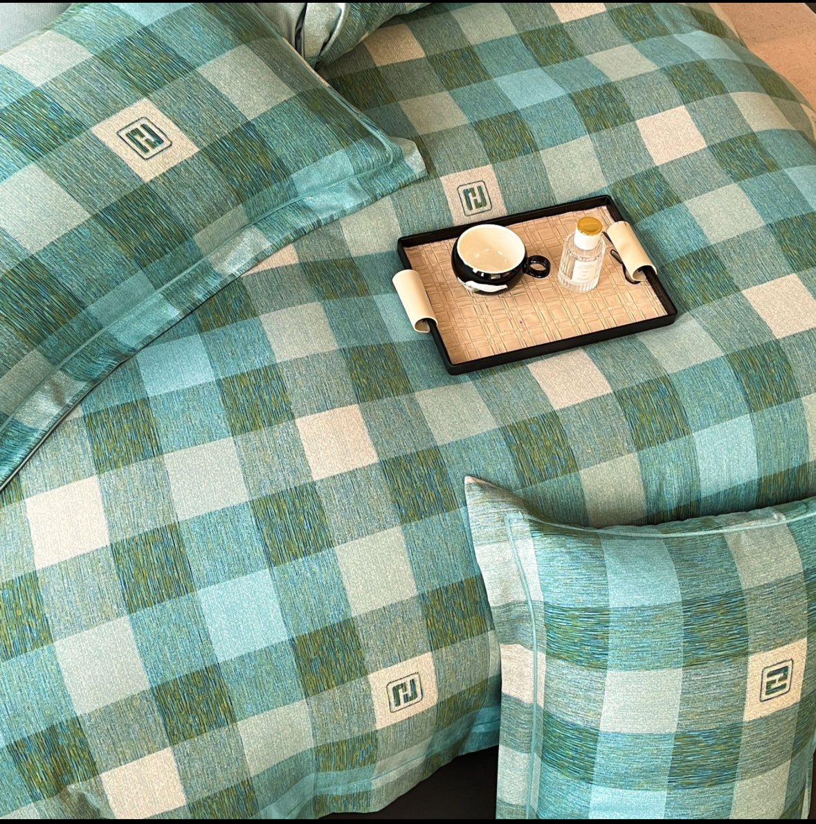 Accente geometrice-Set Lenjerie de Pat 6 Piese Moale si Confortabil