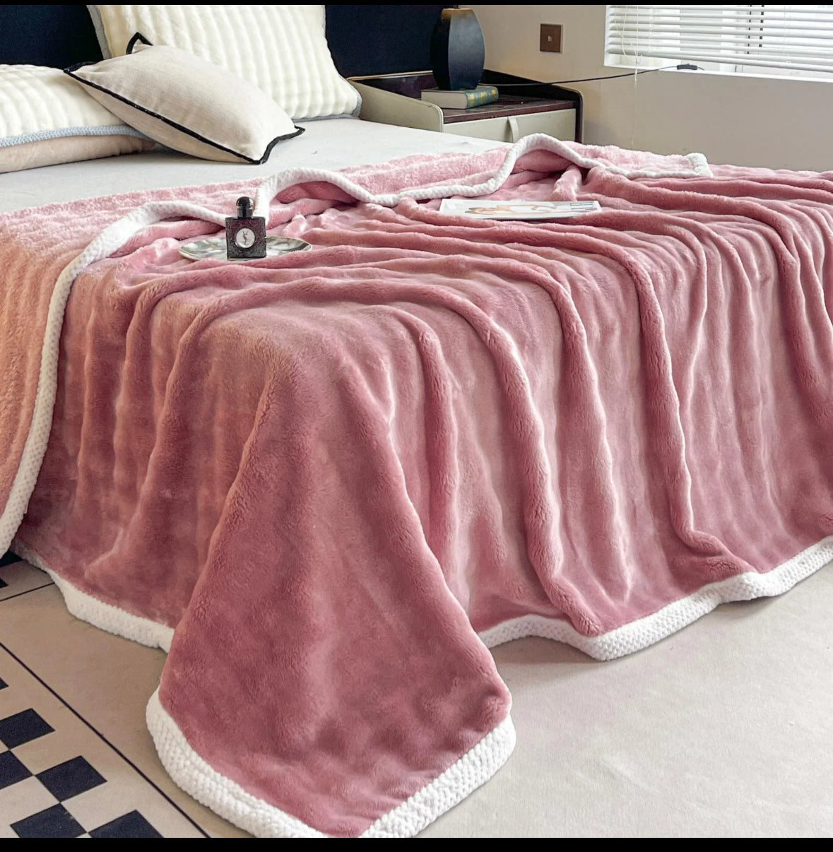 Patura EXTRA PUFOASA,Blanita de iepure artificiala,200/230,cu model