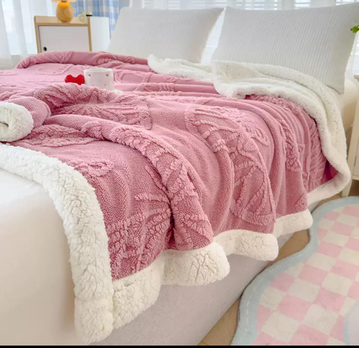 Patura groasa cu blanita 200/230,model fluturasi in relief