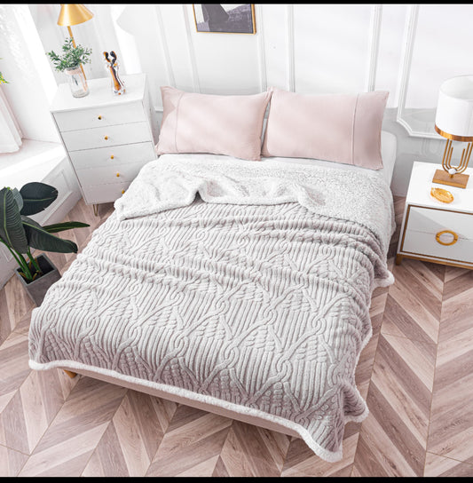 Patura groasa cu blanita,200/230,imprimeu in relief