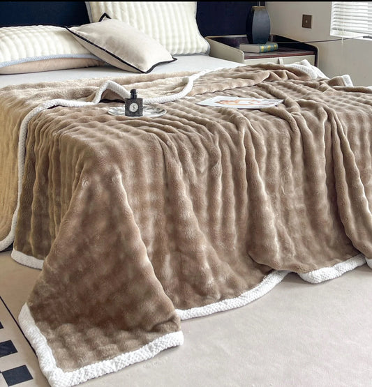 Patura EXTRA PUFOASA,Blanita de iepure artificiala,200/230,cu model