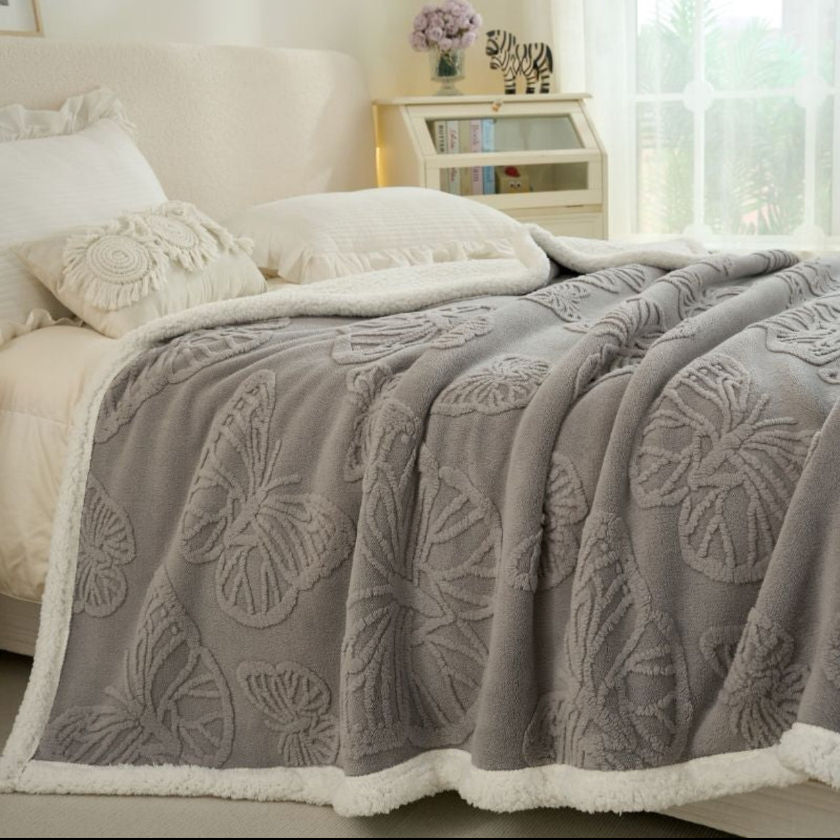 Patura groasa cu blanita 200/230,model fluturasi in relief