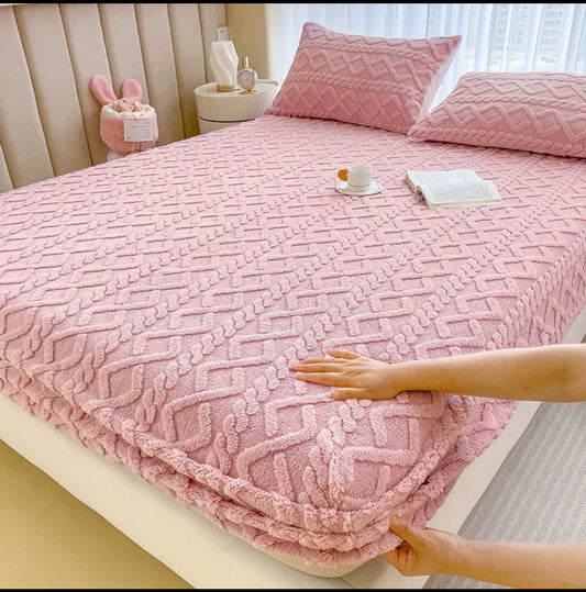 Husa Cocolino,model in relief,cu elastic+2 fete de perna,pat dublu