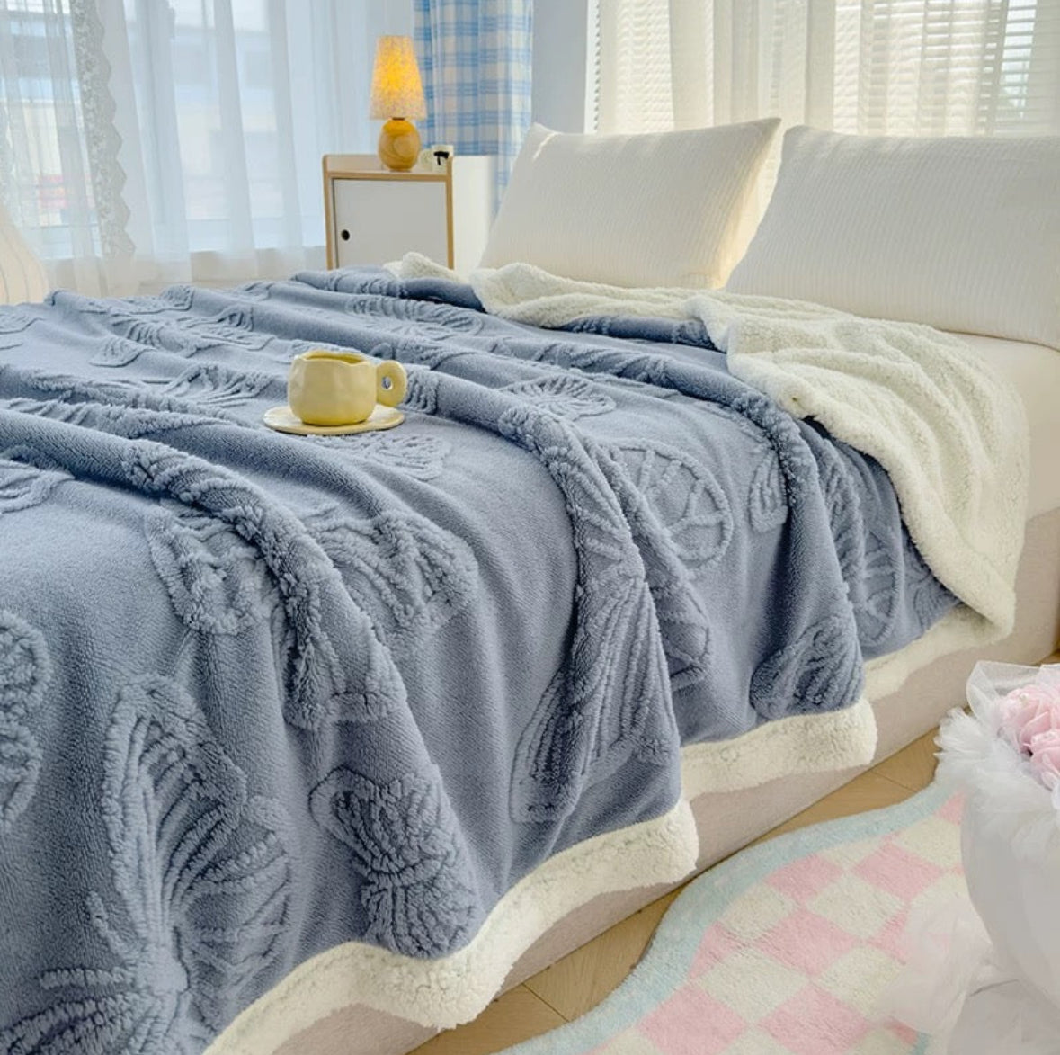 Patura groasa cu blanita 200/230,model fluturasi in relief