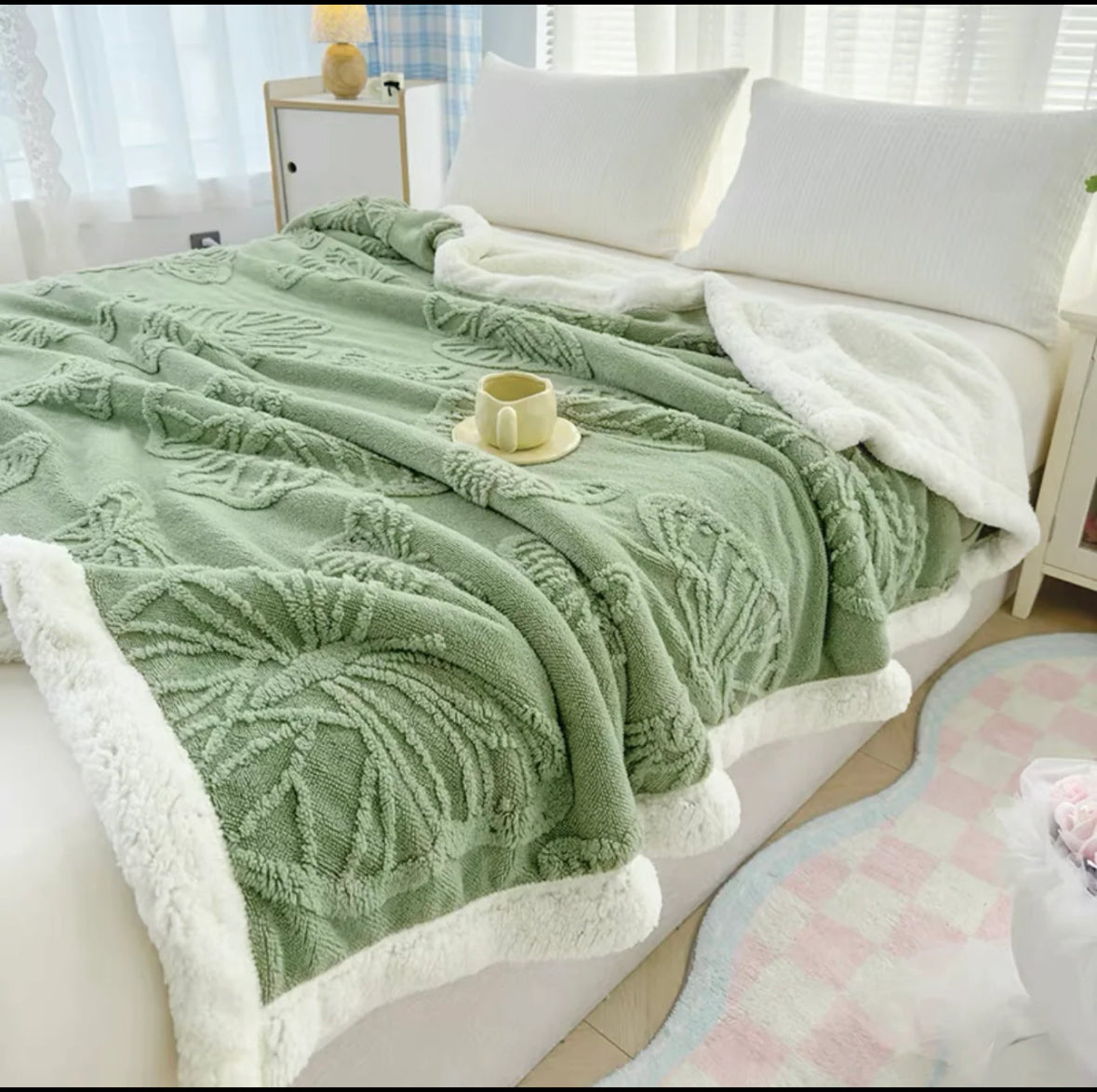 Patura groasa cu blanita 200/230,model fluturasi in relief