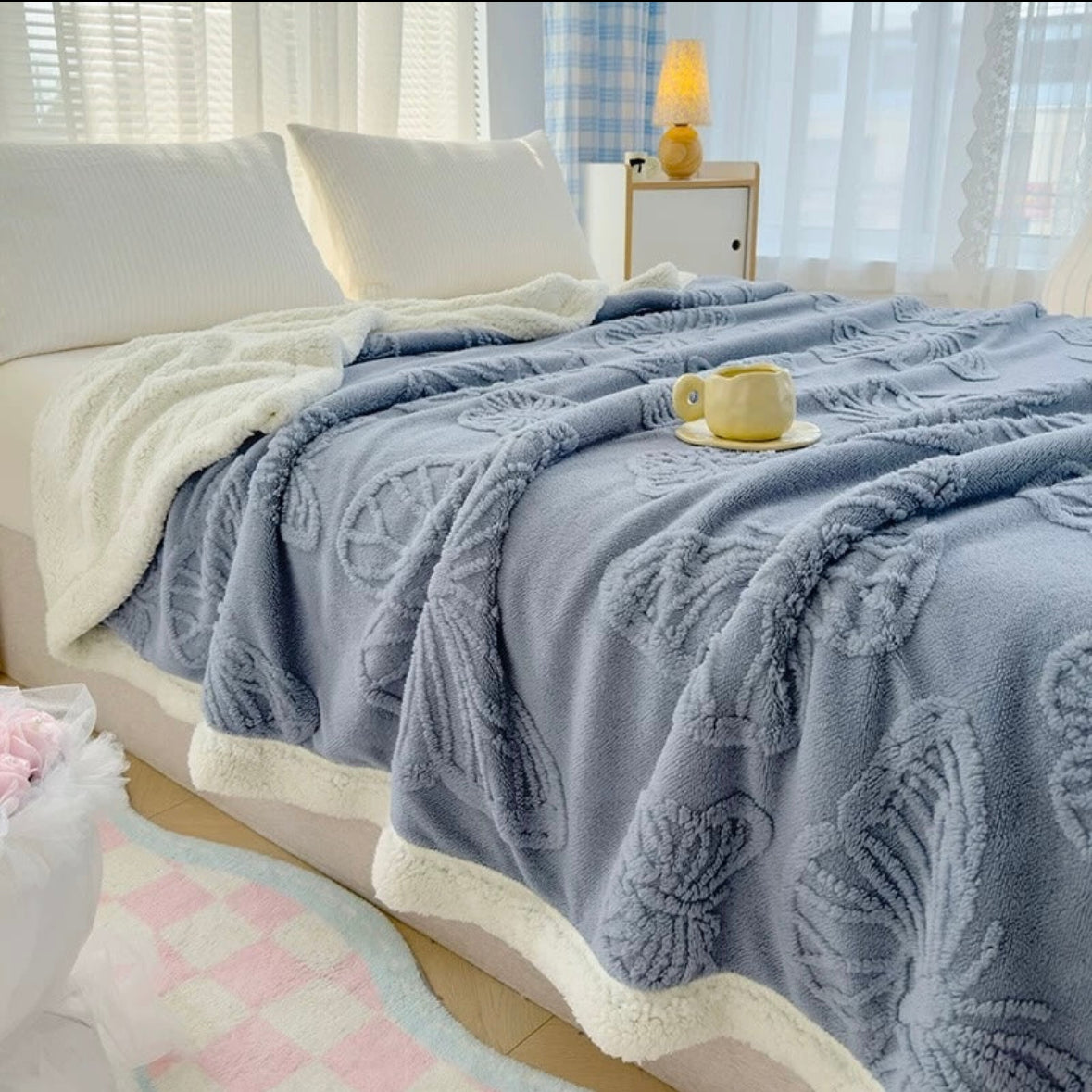 Patura groasa cu blanita 200/230,model fluturasi in relief