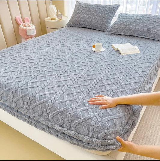 Husa Cocolino,model in relief,cu elastic+2 fete de perna,pat dublu