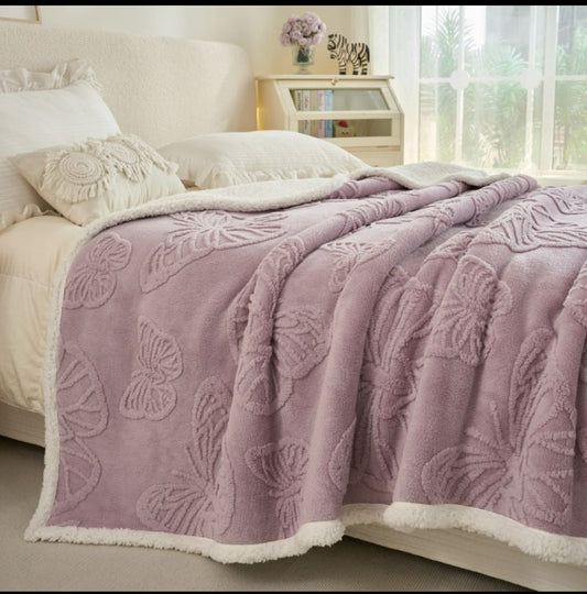 Patura groasa cu blanita,200/230,model cu fluturasi in relief